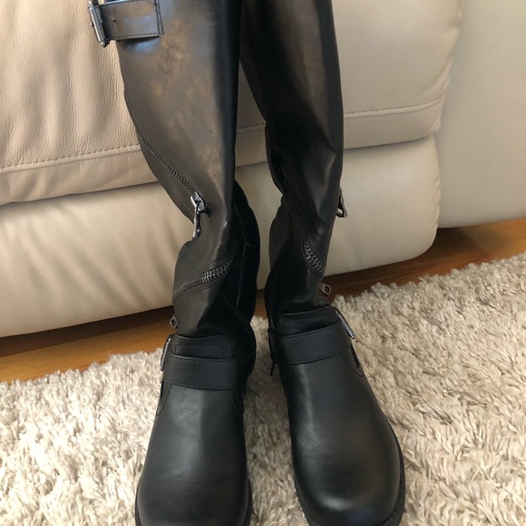Like new Mossimo Supply leather boots - Picture 3 of 8